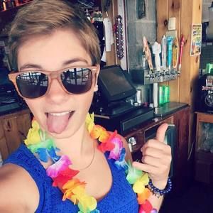 Meet your Posher, Kayla